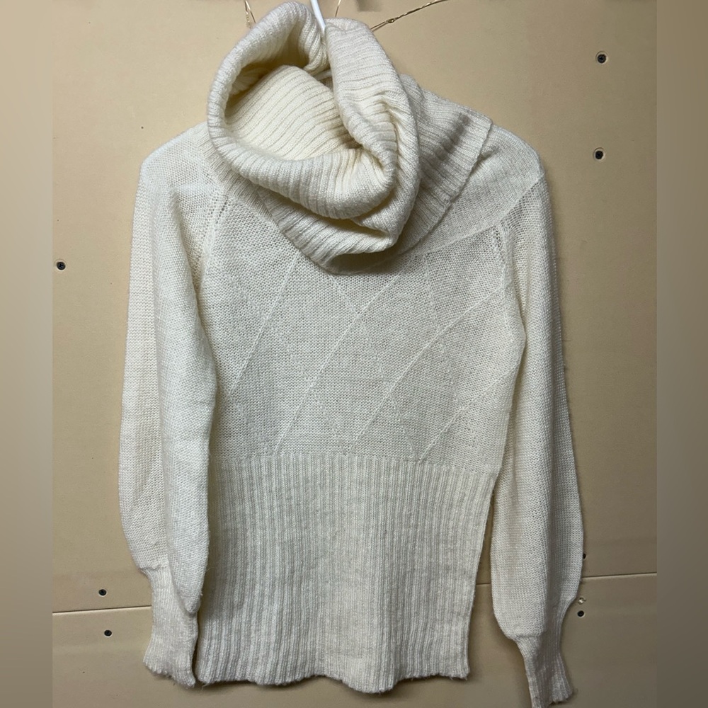 2/$20❤️- SWEATER | Women’s Bershka sweater size medium